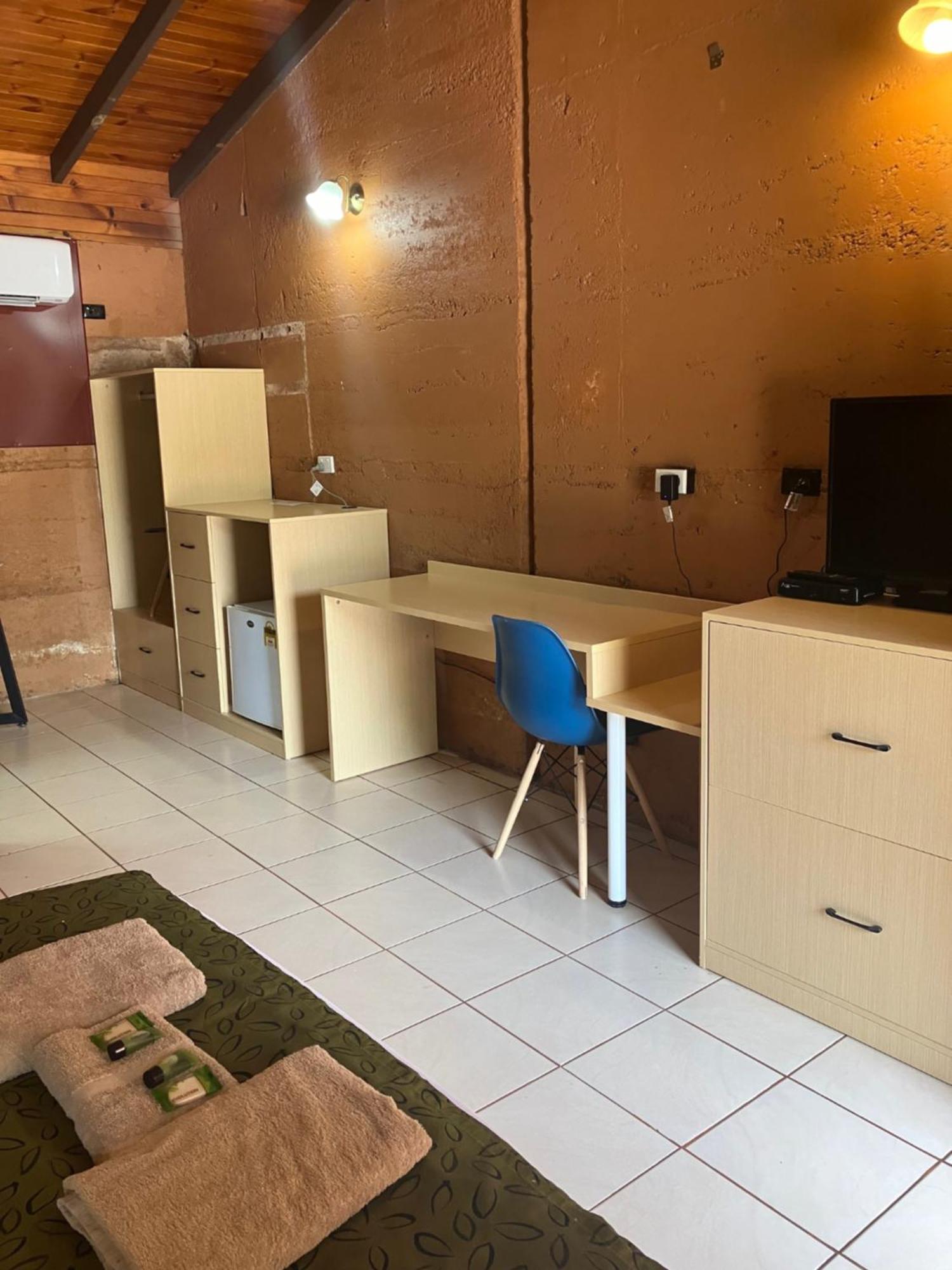Territory Manor Motel & Caravan Park Mataranka Room photo